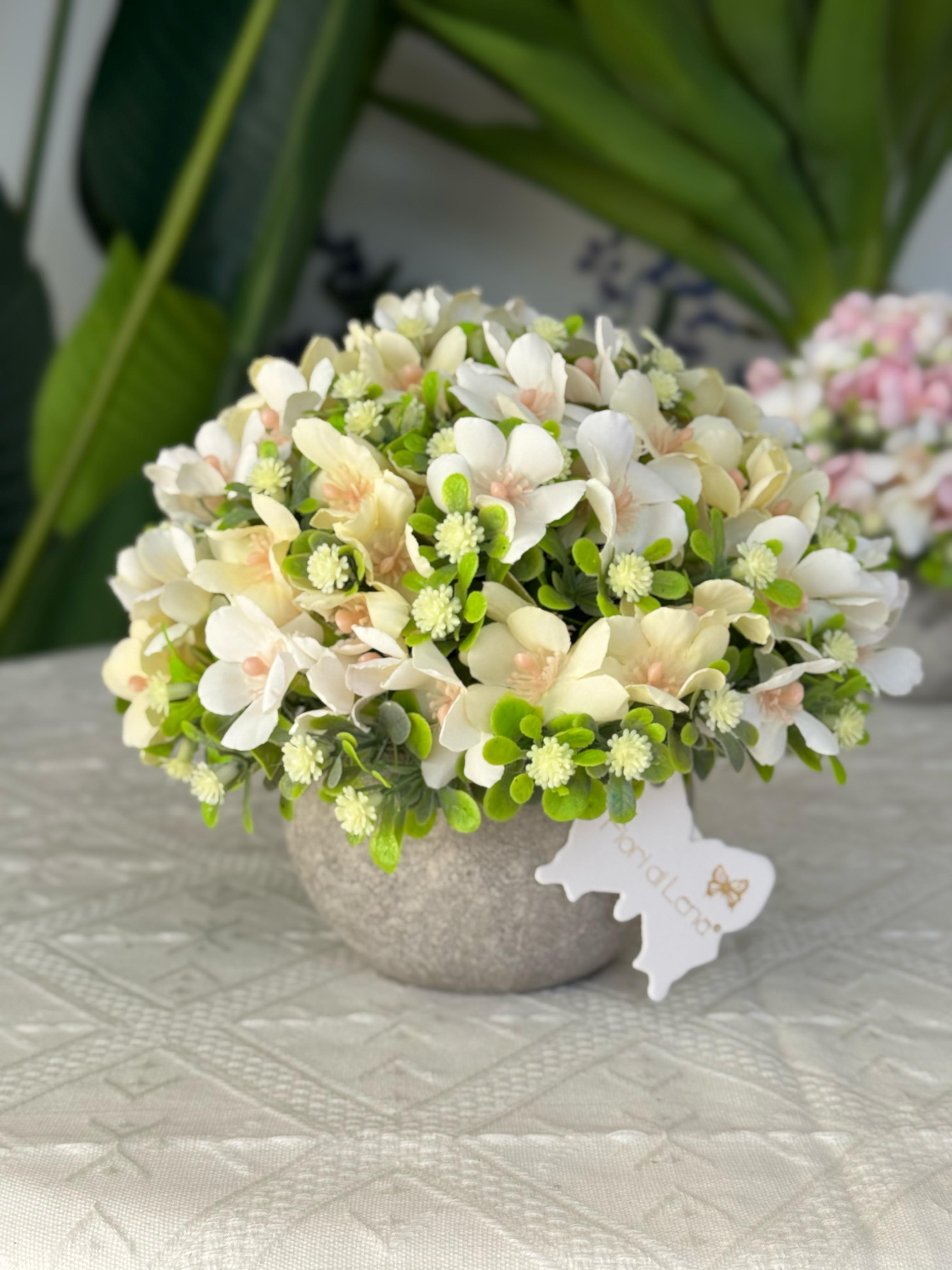 Vaso in finta pietra c/composizione di fiori - vari colori - H.15 cm - Fiori di Lena